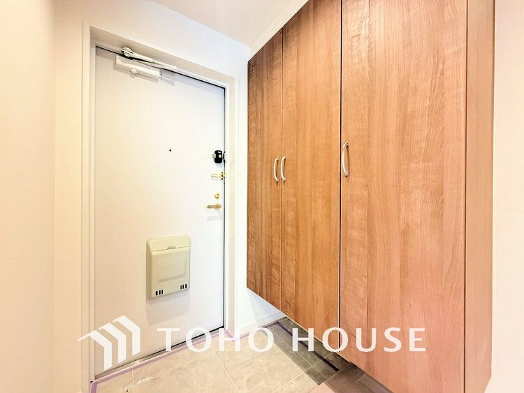 玄関 落ち着いた雰囲気の玄関、家族の帰りを暖かく迎えてくれます