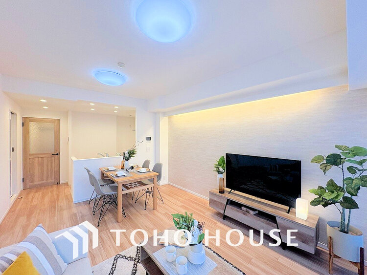 内装 上質な時間を育む暮らしのメインステージ。寛ぎとコミュニケーションを育む居心地のよい場所