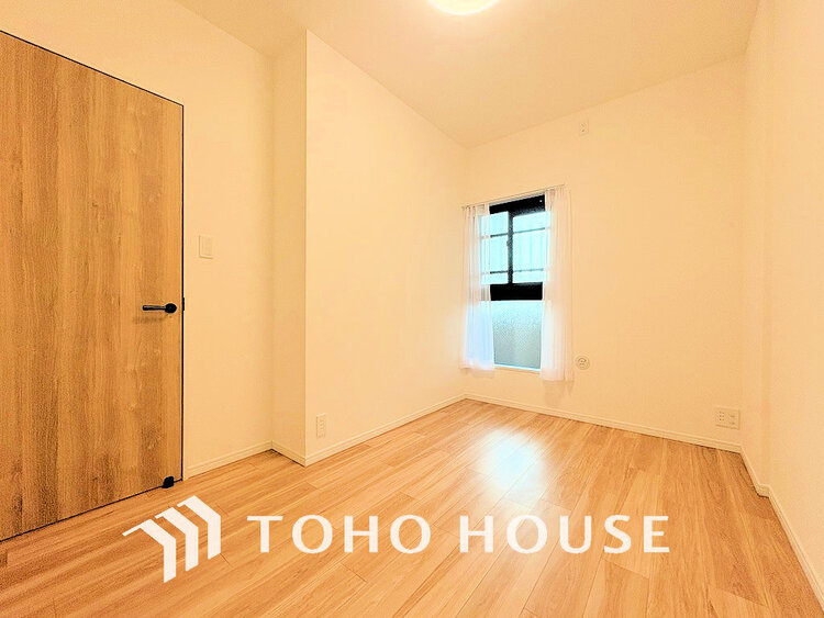 内装 採光もある洋室は、くつろぎのひと時を過ごすのにぴったり