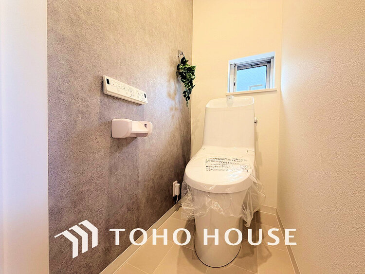 トイレ 白いクロスにより清潔感のあるトイレ