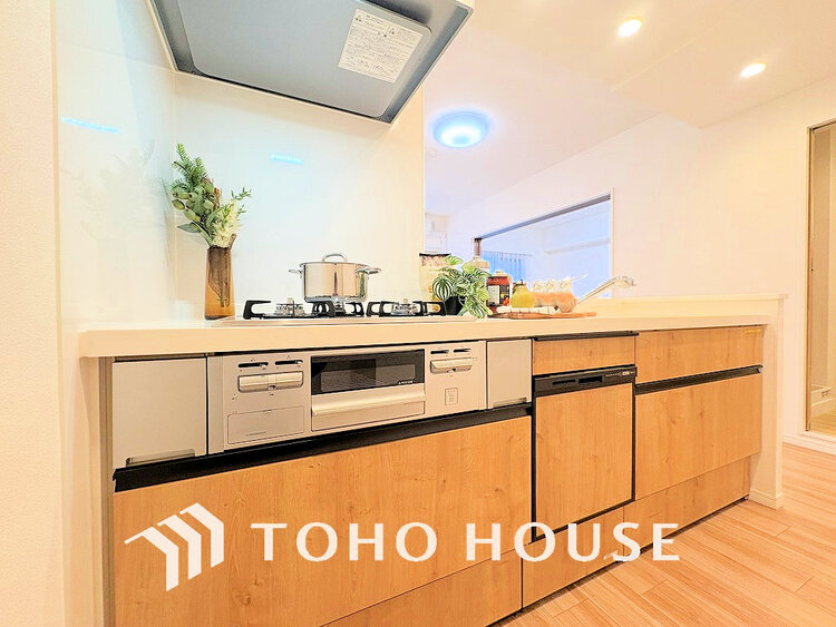 キッチン 落ち着きのあるカラーで統一された清潔感と気品が溢れるキッチン