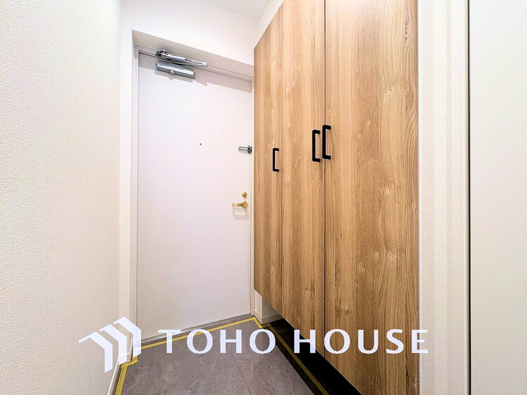 玄関 落ち着いた雰囲気の玄関、家族の帰りを暖かく迎えてくれます