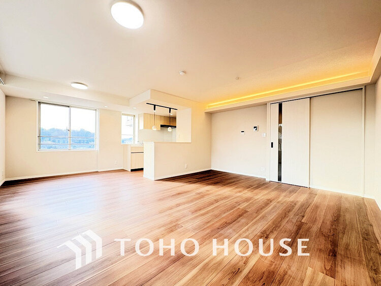 内装 広がりのある住空間、家族が集まるリビング・ダイニング