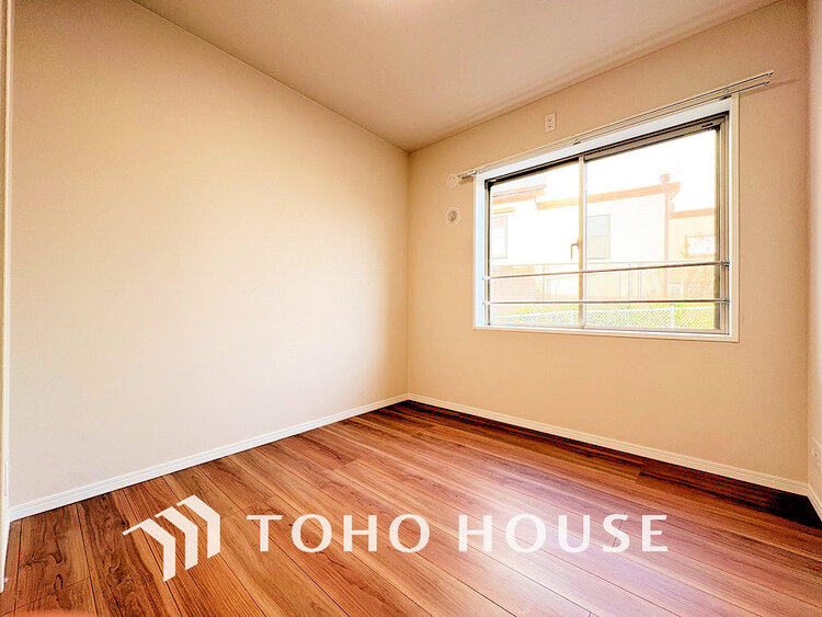 内装 採光もある洋室は、くつろぎのひと時を過ごすのにぴったり