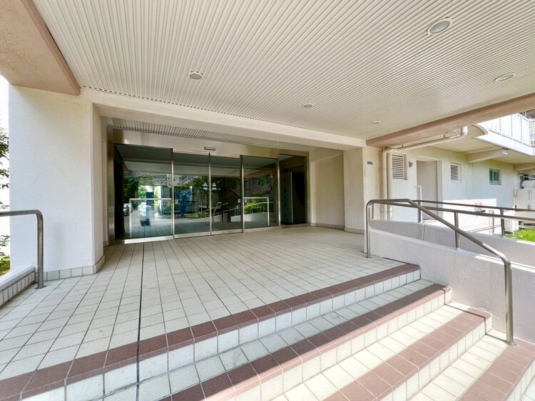 その他 上質感漂う玄関アプローチです。