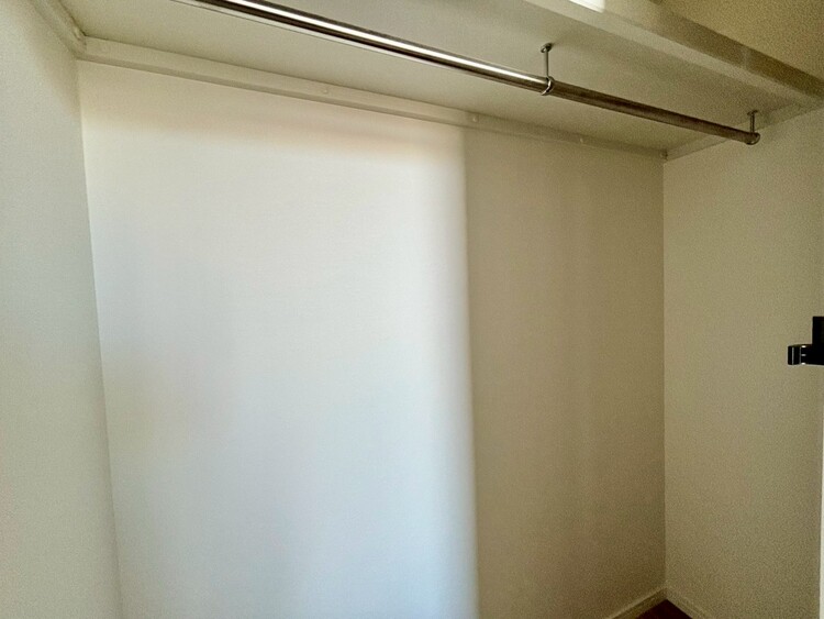 収納 家電やスーツケース、ストック品など何でも片付く嬉しい空間です。