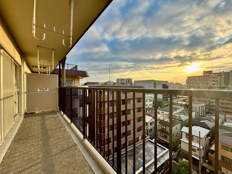 バルコニー 眺望や窓からの景色が良いと、家で過ごす時間も快適です。