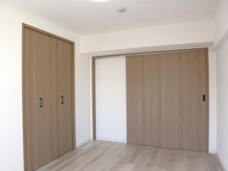 内装 洋室6.5帖　日々の疲れを癒してくれる主寝室。自由度が高いので家具のレイアウトでお好みの空間を創りだせます。