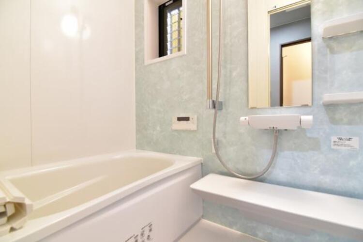 風呂 お子様と入れる広々としたバスルーム。一日の疲れを落とす場所としてリラックスできる空間、をコンセプトに内装カラーもこだわりました。 