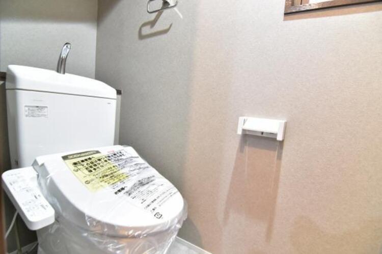 トイレ 毎日使う場所だからこそ、使い勝手を考慮しました。白を基調に、飽きのこない空間は質感豊かな仕上がりとなっております。 