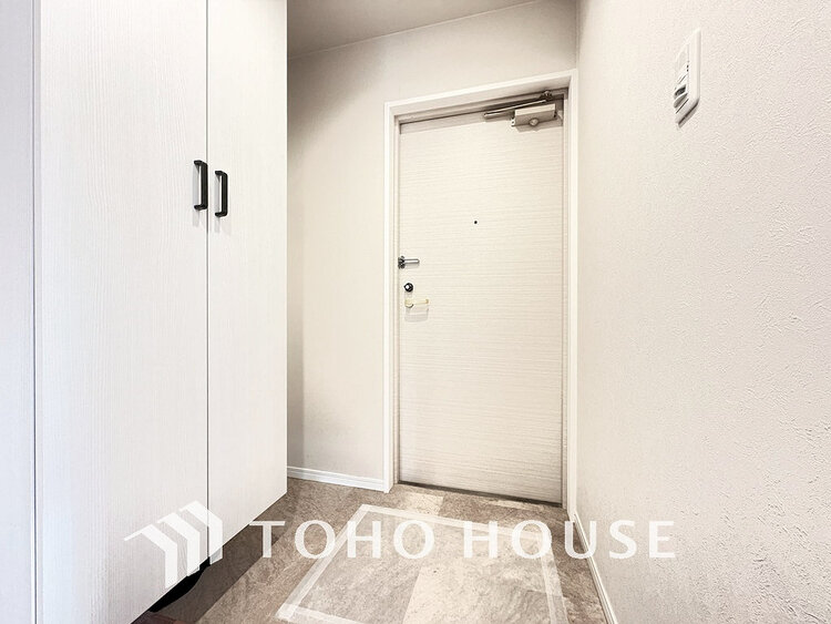 玄関 落ち着いた雰囲気の玄関、家族の帰りを暖かく迎えてくれます