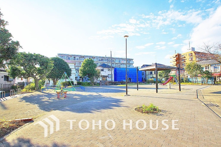 周辺 新吉田さんかく公園　距離300ｍ