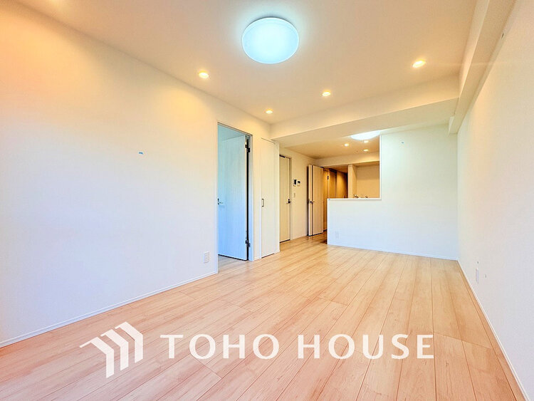 内装 広がりのある住空間、家族が集まるリビング・ダイニング