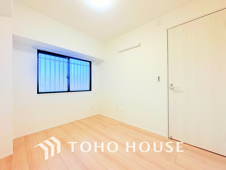 内装 採光もある洋室は、くつろぎのひと時を過ごすのにぴったり