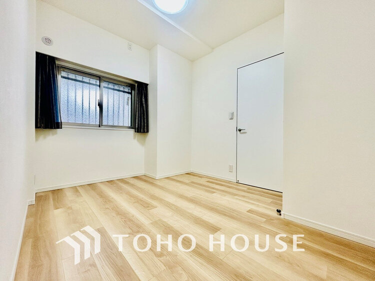 内装 1日の疲れを癒し、心地よく寛げるようゆったりとした広さをしています(リフォーム前)