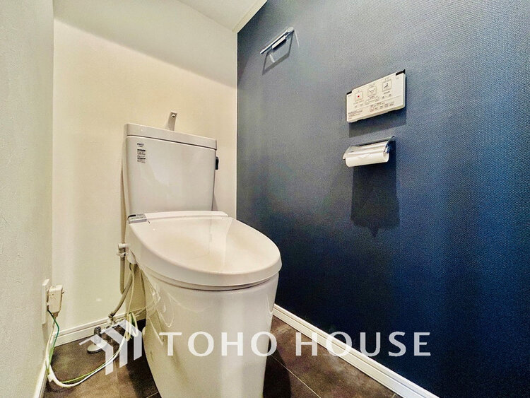 トイレ トイレには快適な温水洗浄便座付(リフォーム前)