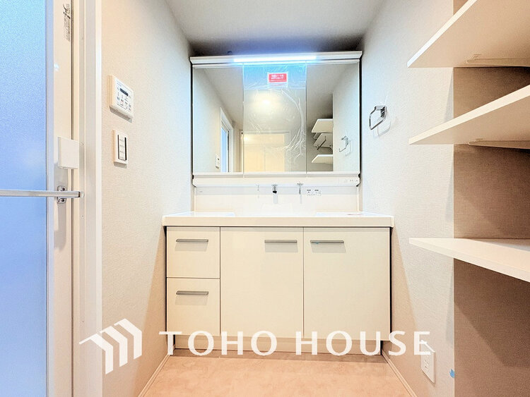 洗面 大きな洗面鏡付き、朝の身支度も楽しくなりますね