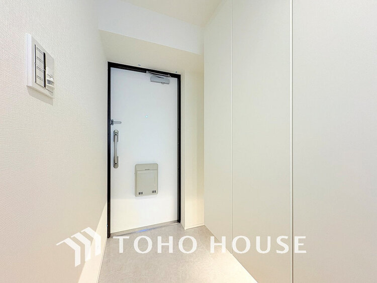 玄関 落ち着いた雰囲気の玄関、家族の帰りを暖かく迎えてくれます