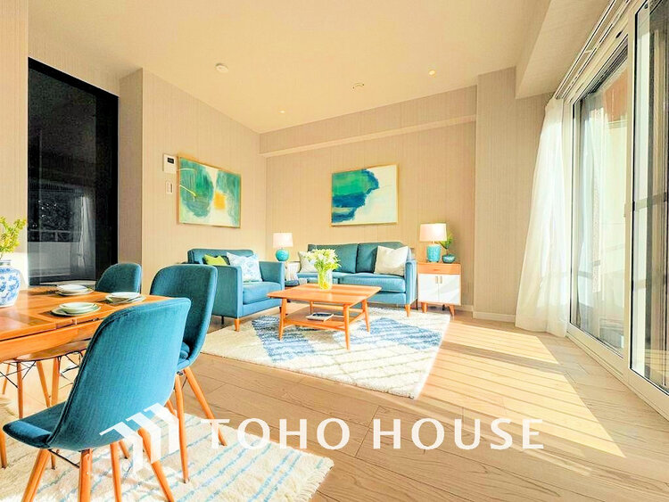 内装 広がりのある住空間、家族が集まるリビング・ダイニング(家具は全てCGです)