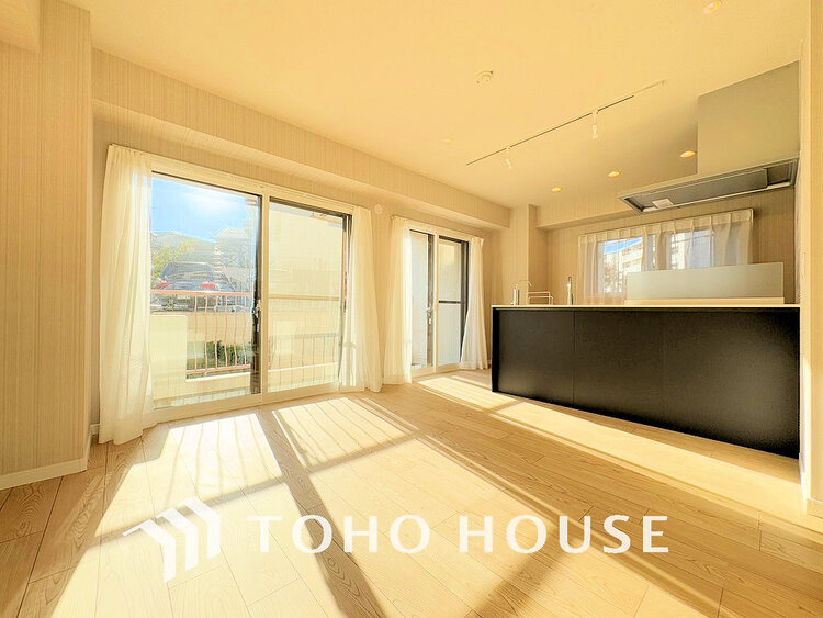 内装 上質な時間を育む暮らしのメインステージ。寛ぎとコミュニケーションを育む居心地のよい場所