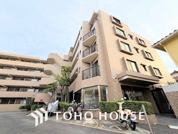 外観 〜南東向きのため陽当たり良好〜使い勝手のいい3LDK〜スーパー、コンビニ近くで便利な住環境〜