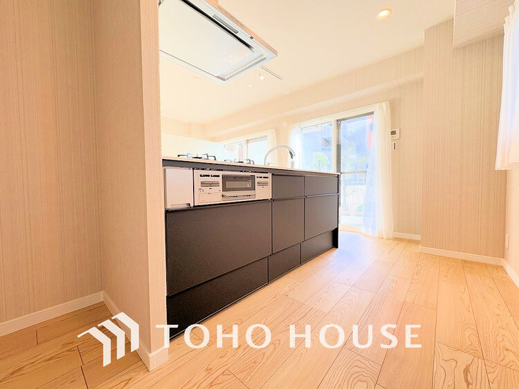 キッチン シンプルな部屋の雰囲気に溶け合うナチュラルキッチン