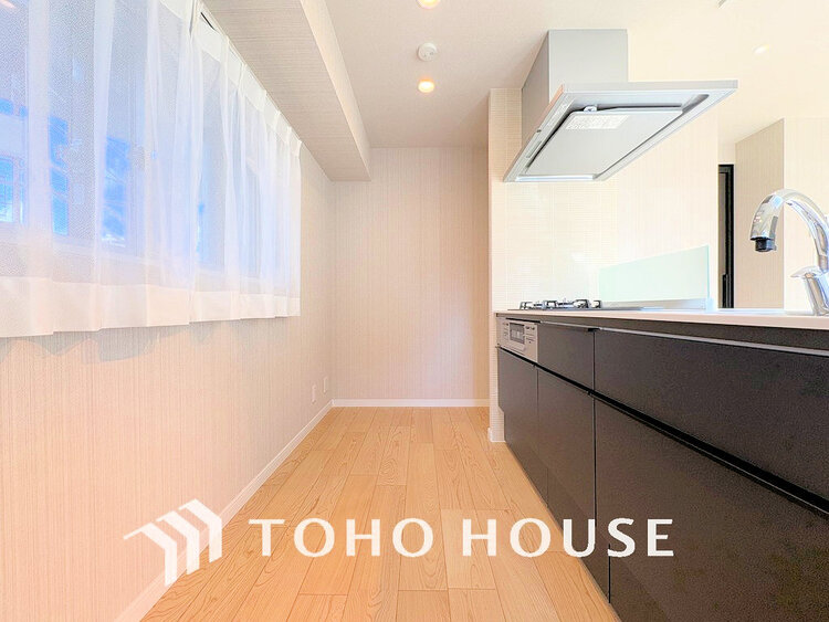 キッチン 落ち着きのあるカラーで統一された清潔感と気品が溢れるキッチン