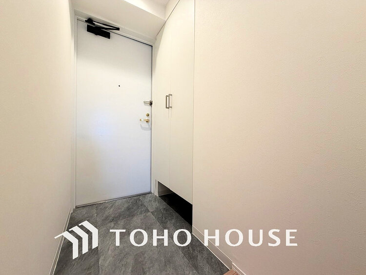 玄関 落ち着いた雰囲気の玄関、家族の帰りを暖かく迎えてくれます