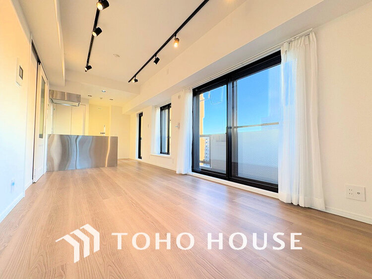 内装 家族みんなが爽やかに過ごせるように、光をたっぷり取り込んだLDK