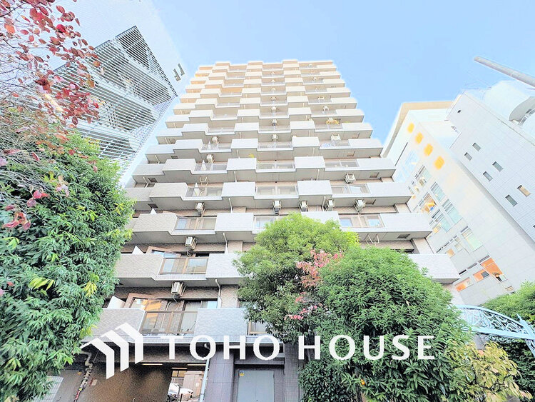 外観 〜「渋谷」駅徒歩9分の好立地マンション〜9階部分・三方角部屋につき陽当たり・眺望良好〜