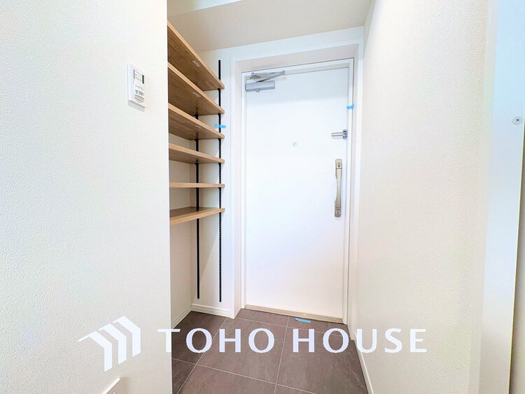 玄関 落ち着いた雰囲気の玄関、家族の帰りを暖かく迎えてくれます