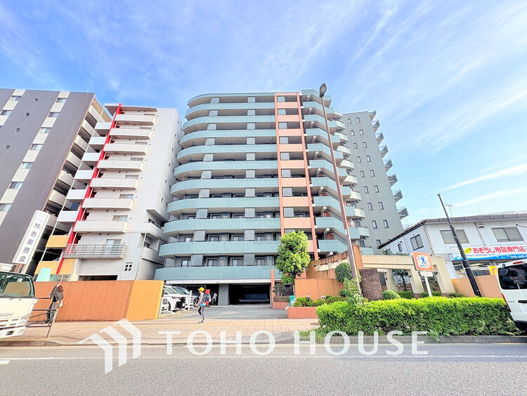 外観 〜「新子安」駅徒歩3分の好立地〜南向きのため陽当たり良好〜床暖房など室内設備充実〜