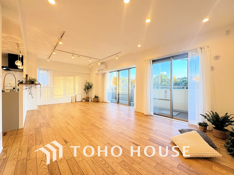 内装 家族みんなが爽やかに過ごせるように、光をたっぷり取り込んだLDK