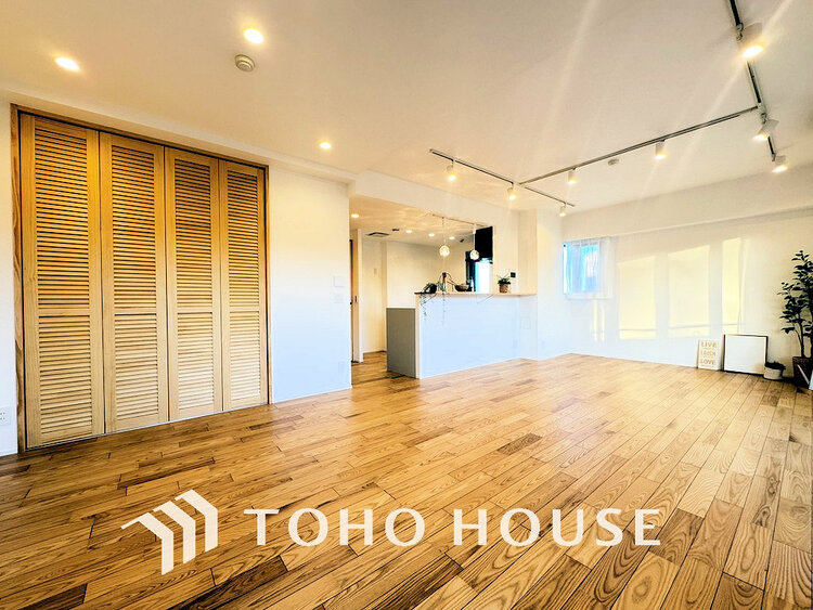 内装 上質な時間を育む暮らしのメインステージ。寛ぎとコミュニケーションを育む居心地のよい場所