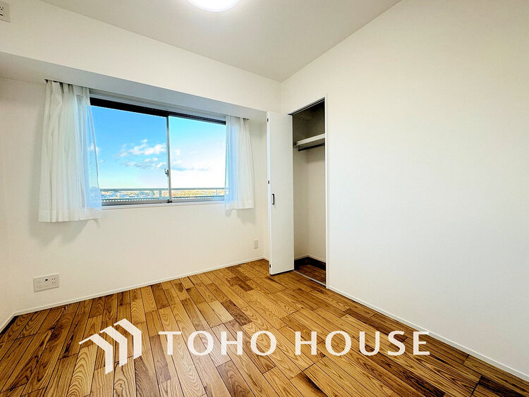 内装 採光もある洋室は、くつろぎのひと時を過ごすのにぴったり