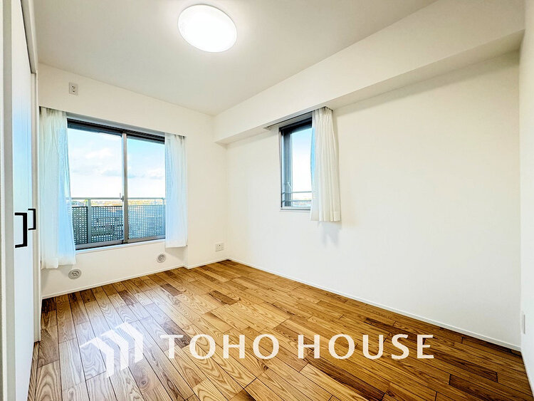 内装 シンプルですっきりとした室内は飽きのこない居心地の良い雰囲気