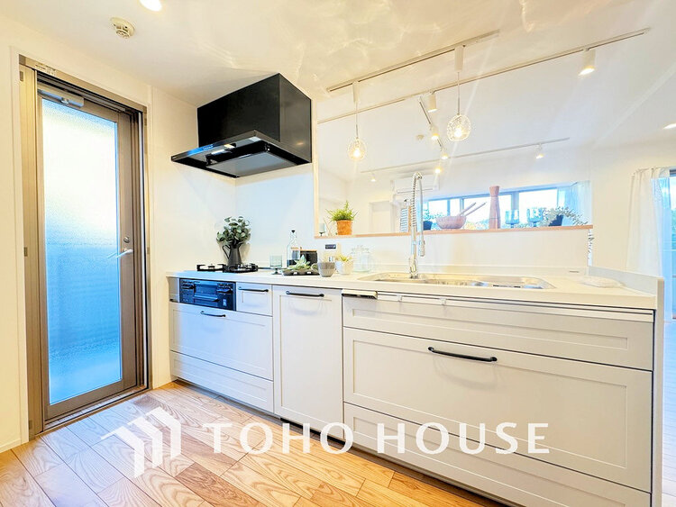 キッチン シンプルな部屋の雰囲気に溶け合うナチュラルキッチン