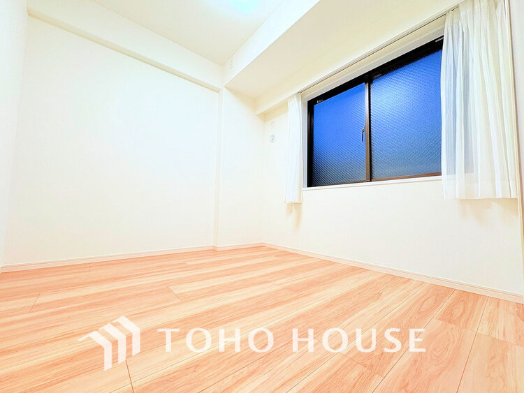 内装 採光もある洋室は、くつろぎのひと時を過ごすのにぴったり