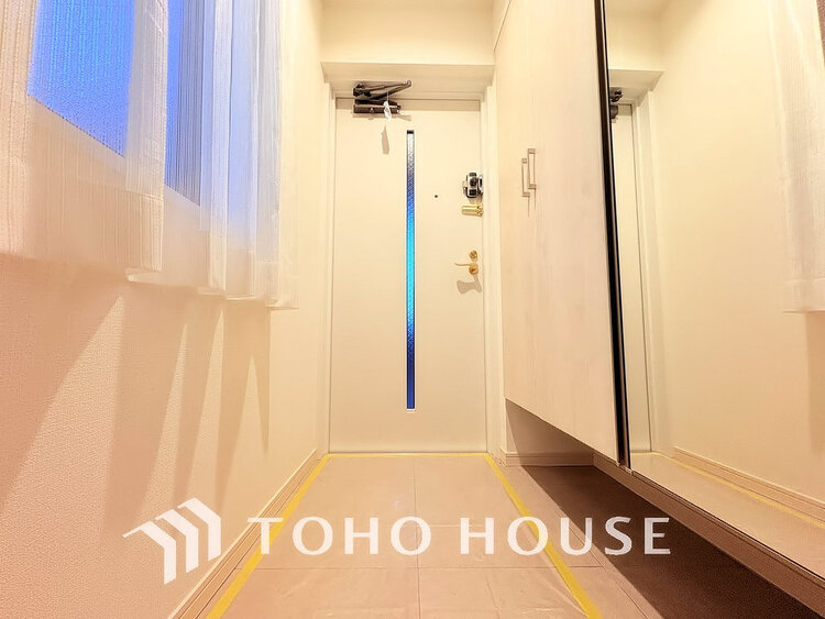 玄関 落ち着いた雰囲気の玄関、家族の帰りを暖かく迎えてくれます