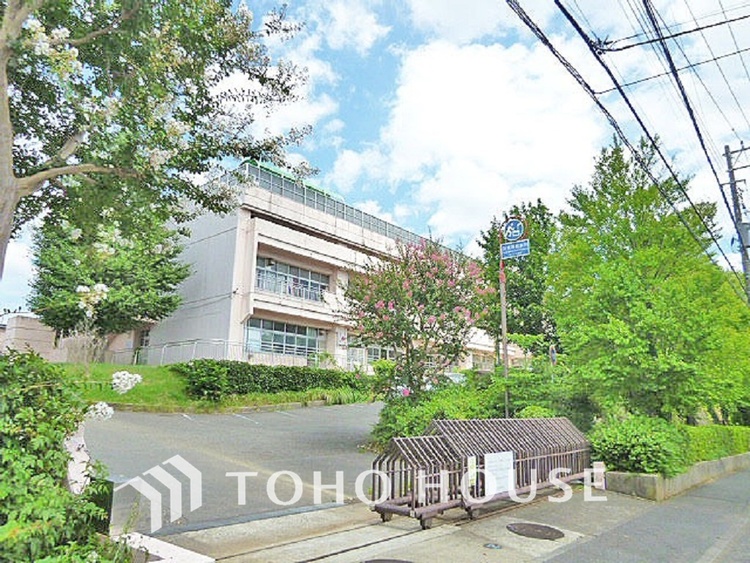 周辺 横浜市立中川西中学校　距離600m