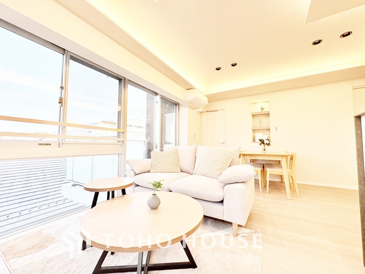 内装 ◆Open new door◆扉の向こうには青空が広がっている。