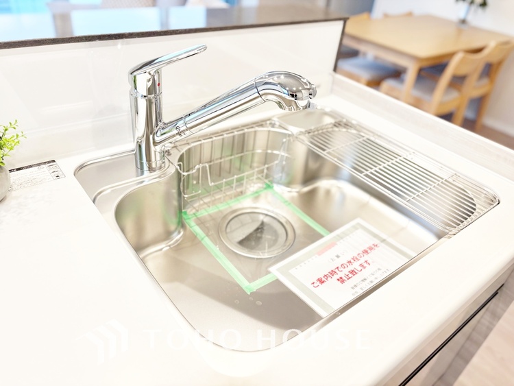 キッチン 【Kitchen】キッチンは家族の絆を育む大切な空間。シンプルで使い易いSystemKitchenで愉しく作る料理は愛情のある美味しいご馳走に。