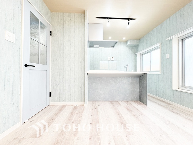 内装 ◆眩い◆光が燦々と入り、家族の笑顔を照らす。「いつまでも続いて」と願う夢のような毎日がここにある。