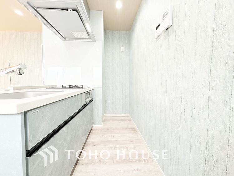 キッチン 【Kitchen】キッチンは家族の絆を育む大切な空間。シンプルで使い易いSystemKitchenで愉しく作る料理は愛情のある美味しいご馳走に。