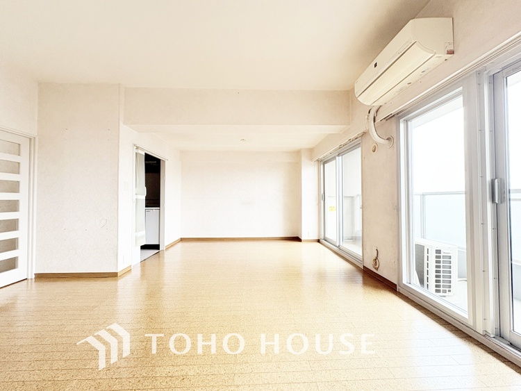 内装 ◆Open new door◆扉の向こうには青空が広がっている。