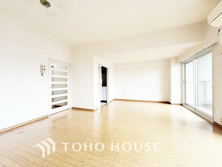 内装 ◆家族◆家で家族と過ごす時間は限られている。帰りを待つ家族の元へと急ぐときの弾む思い。そんな思いを引き立てる邸宅。