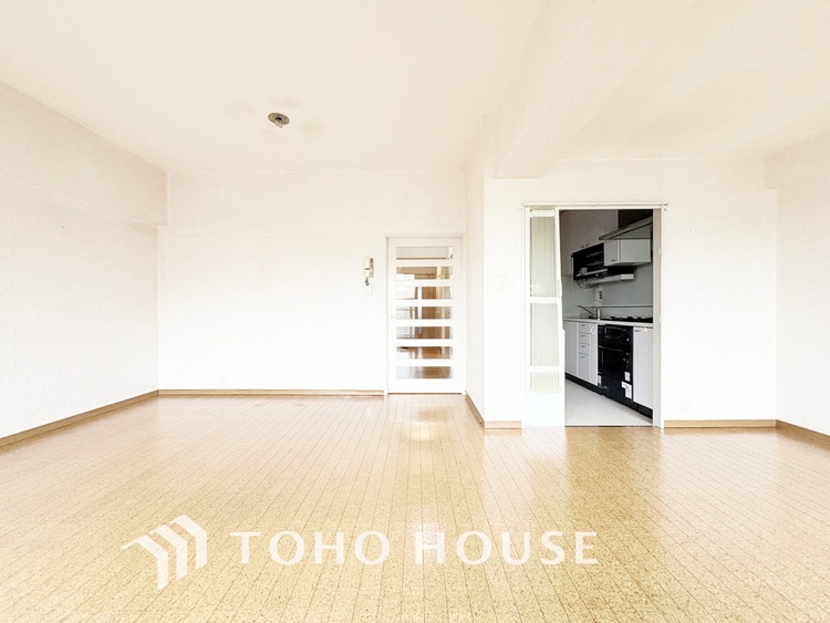 内装 時間をかけて作り上げるそんな空間を君と共有したい。僕たちの空間は唯一無二の物だから。