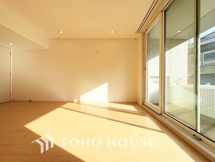 内装 【改装前】◆家族◆家で家族と過ごす時間は限られている。帰りを待つ家族の元へと急ぐときの弾む思い。そんな思いを引き立てる邸宅。