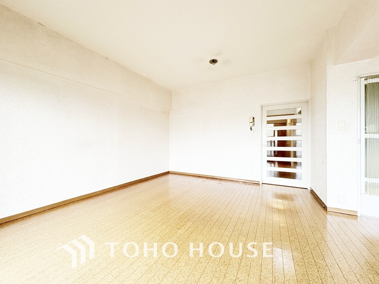 内装 時間をかけて作り上げるそんな空間を君と共有したい。僕たちの空間は唯一無二の物だから。