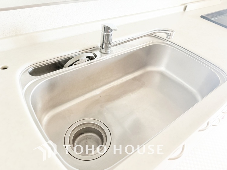 キッチン 【Kitchen】キッチンは家族の絆を育む大切な空間。シンプルで使い易いSystemKitchenで愉しく作る料理は愛情のある美味しいご馳走に。